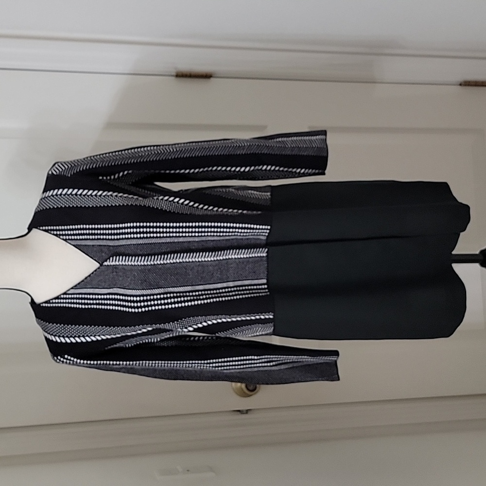 Alfani Size S Black White Single Front Snap Cardigan, Mixed Fabrics, EUC